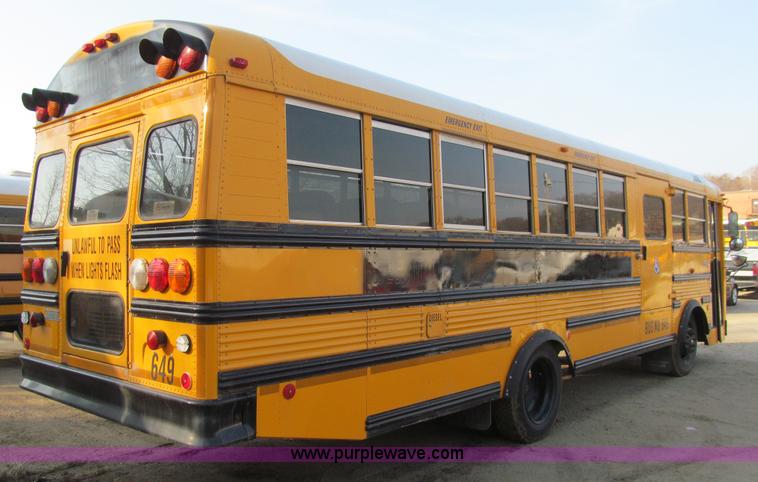 image for item J3329 2001 Thomas Saf-T-Liner MVP EF school bus