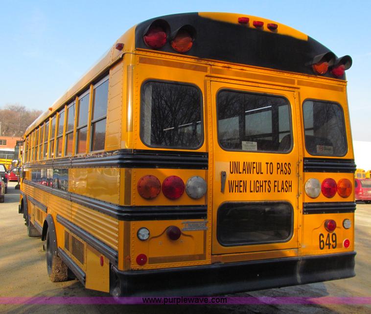 image for item J3329 2001 Thomas Saf-T-Liner MVP EF school bus
