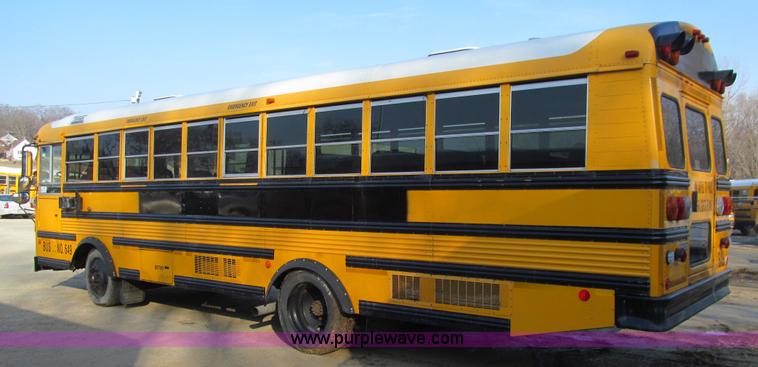 image for item J3329 2001 Thomas Saf-T-Liner MVP EF school bus