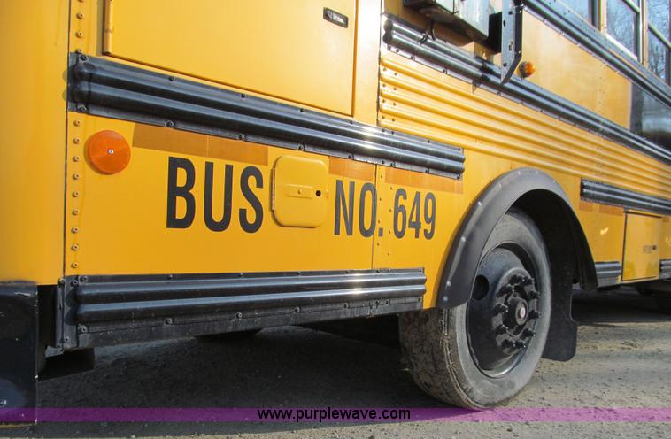 image for item J3329 2001 Thomas Saf-T-Liner MVP EF school bus