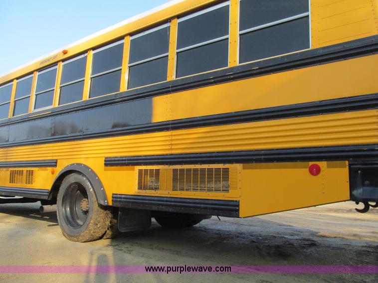 image for item J3329 2001 Thomas Saf-T-Liner MVP EF school bus