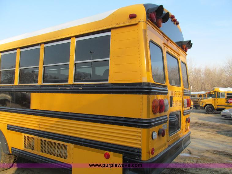 image for item J3329 2001 Thomas Saf-T-Liner MVP EF school bus