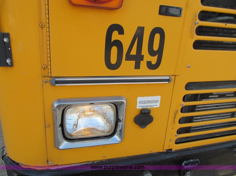 image for item J3329 2001 Thomas Saf-T-Liner MVP EF school bus