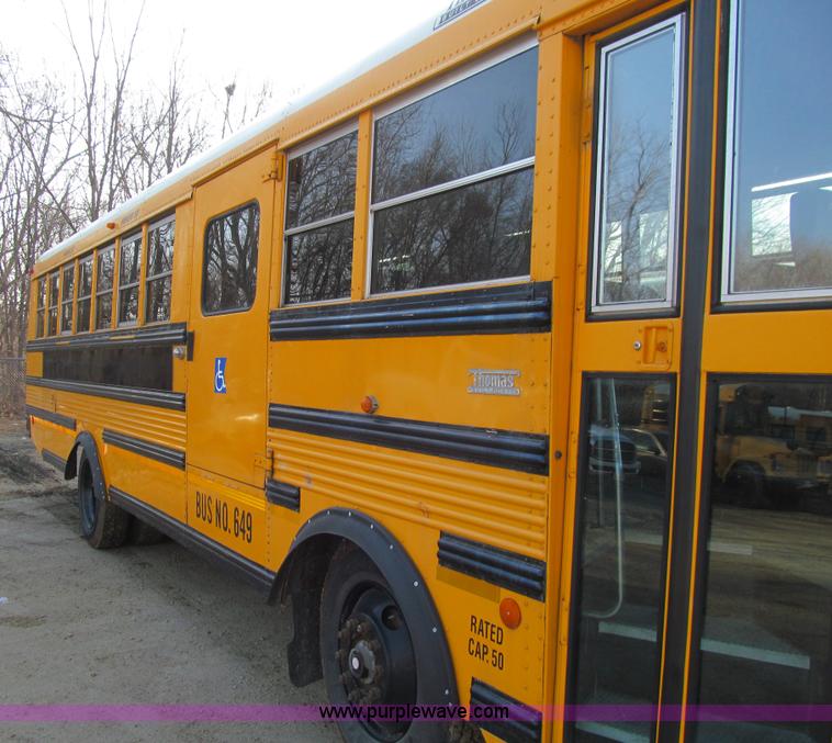 image for item J3329 2001 Thomas Saf-T-Liner MVP EF school bus