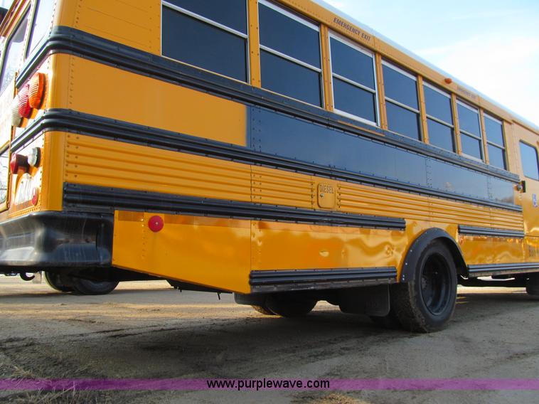 image for item J3329 2001 Thomas Saf-T-Liner MVP EF school bus