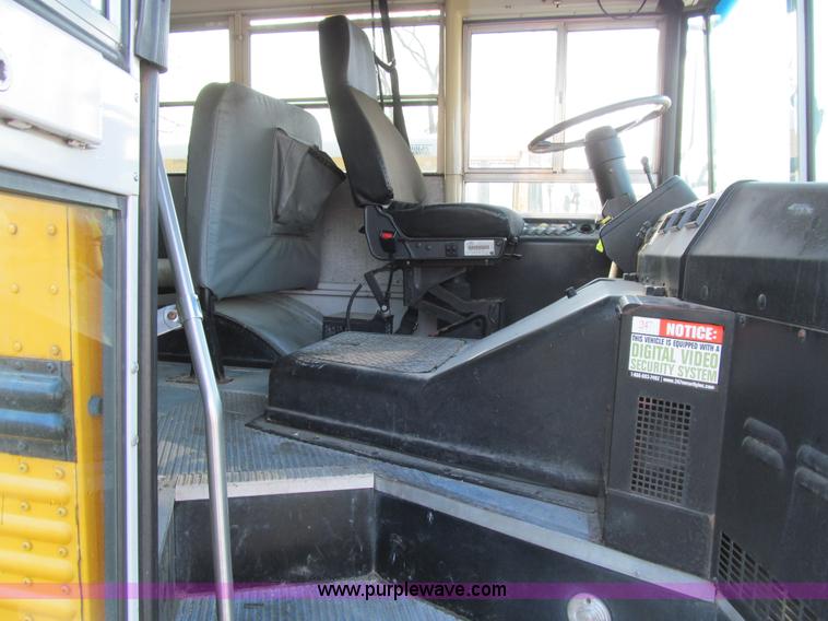 image for item J3329 2001 Thomas Saf-T-Liner MVP EF school bus