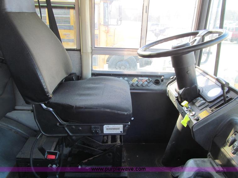 image for item J3329 2001 Thomas Saf-T-Liner MVP EF school bus