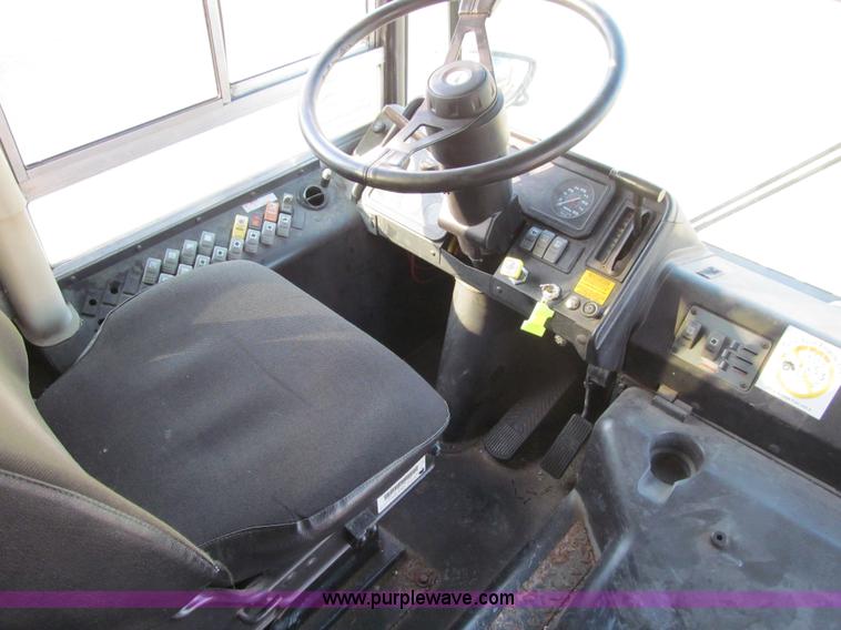 image for item J3329 2001 Thomas Saf-T-Liner MVP EF school bus