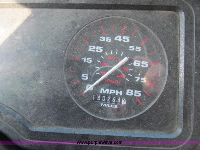 image for item J3329 2001 Thomas Saf-T-Liner MVP EF school bus