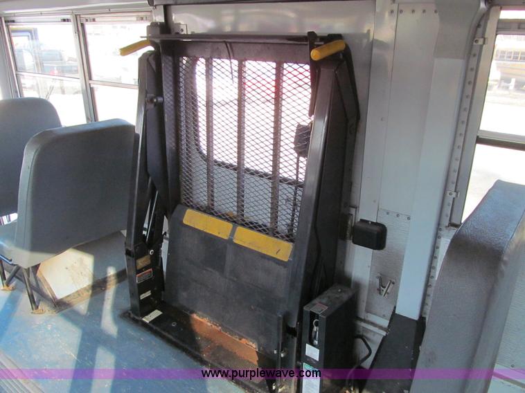 image for item J3329 2001 Thomas Saf-T-Liner MVP EF school bus