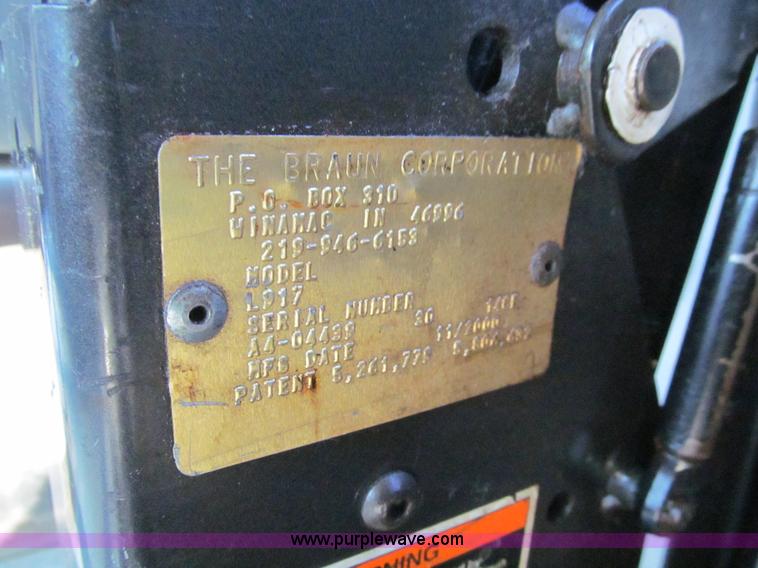 image for item J3329 2001 Thomas Saf-T-Liner MVP EF school bus