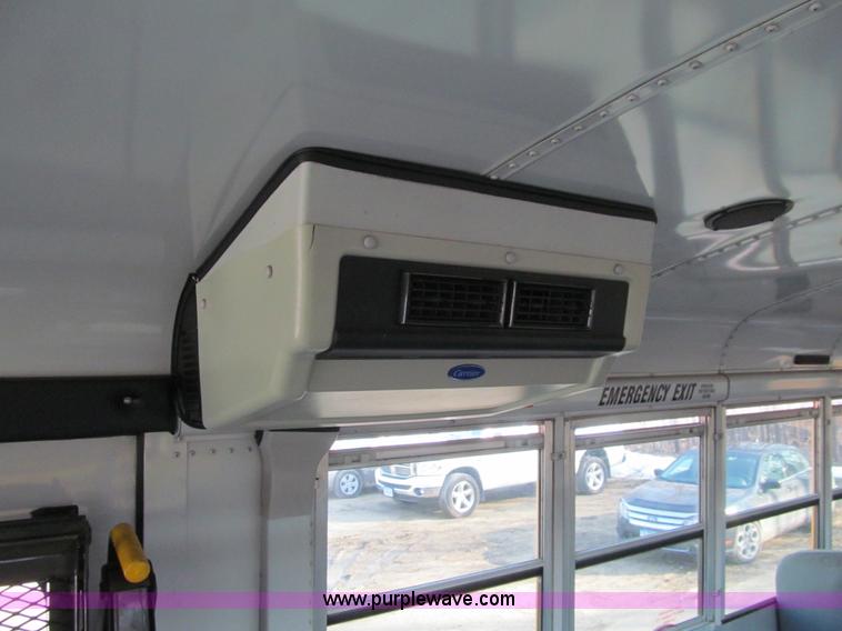 image for item J3329 2001 Thomas Saf-T-Liner MVP EF school bus