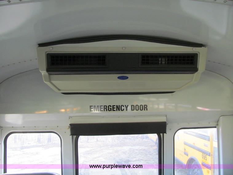 image for item J3329 2001 Thomas Saf-T-Liner MVP EF school bus