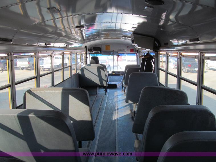 image for item J3329 2001 Thomas Saf-T-Liner MVP EF school bus