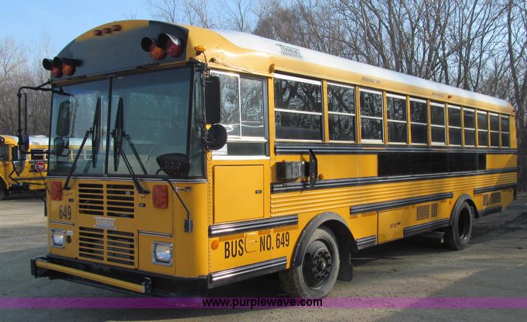 image for item J3329 2001 Thomas Saf-T-Liner MVP EF school bus