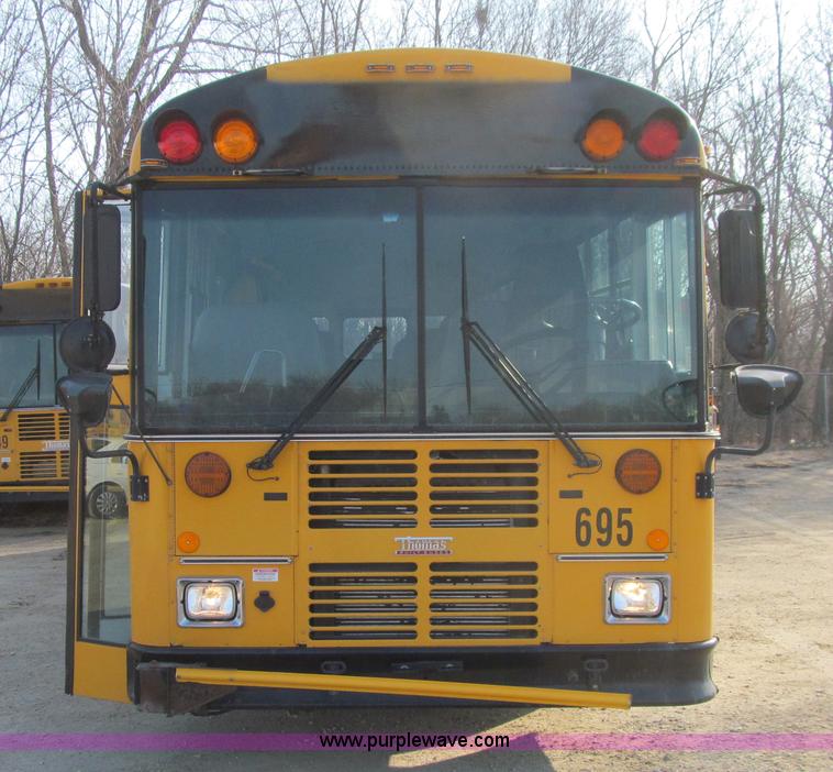 image for item J3330 2004 Thomas Saf-T-Liner MVP EF bus