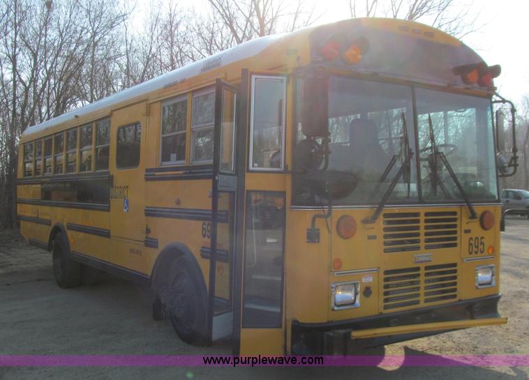 image for item J3330 2004 Thomas Saf-T-Liner MVP EF bus