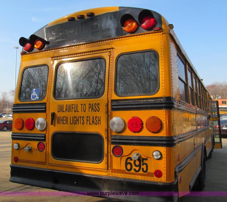 image for item J3330 2004 Thomas Saf-T-Liner MVP EF bus