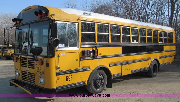 image for item J3330 2004 Thomas Saf-T-Liner MVP EF bus