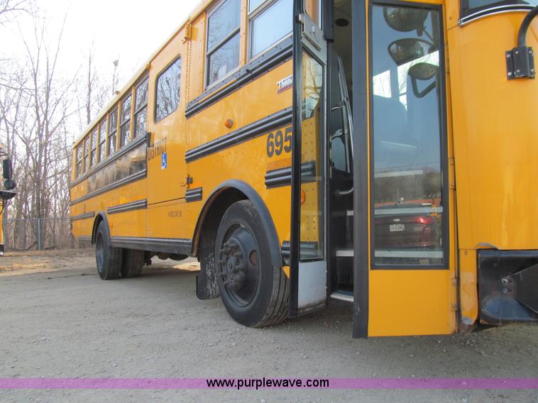 image for item J3330 2004 Thomas Saf-T-Liner MVP EF bus