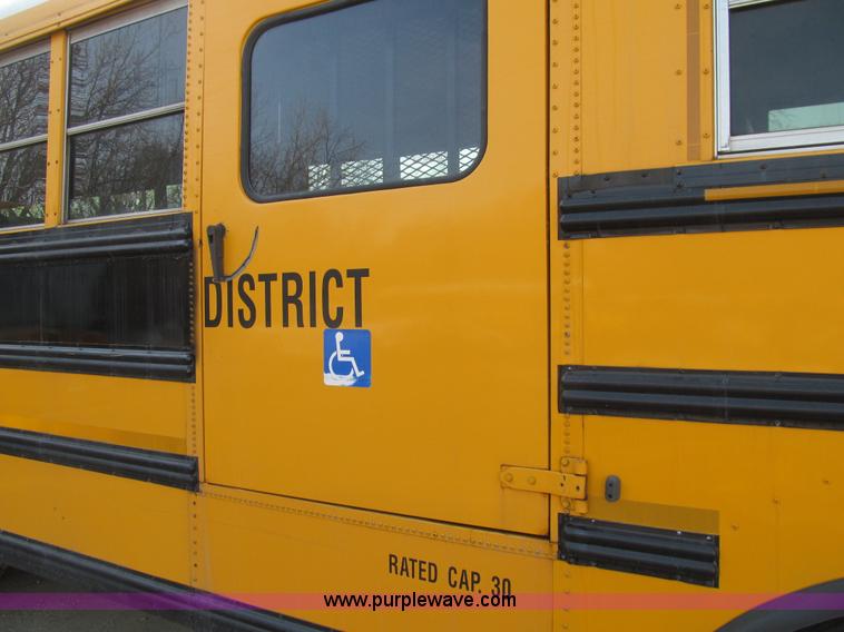 image for item J3330 2004 Thomas Saf-T-Liner MVP EF bus