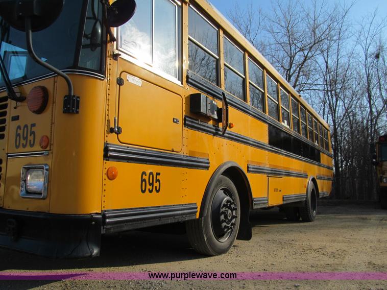 image for item J3330 2004 Thomas Saf-T-Liner MVP EF bus