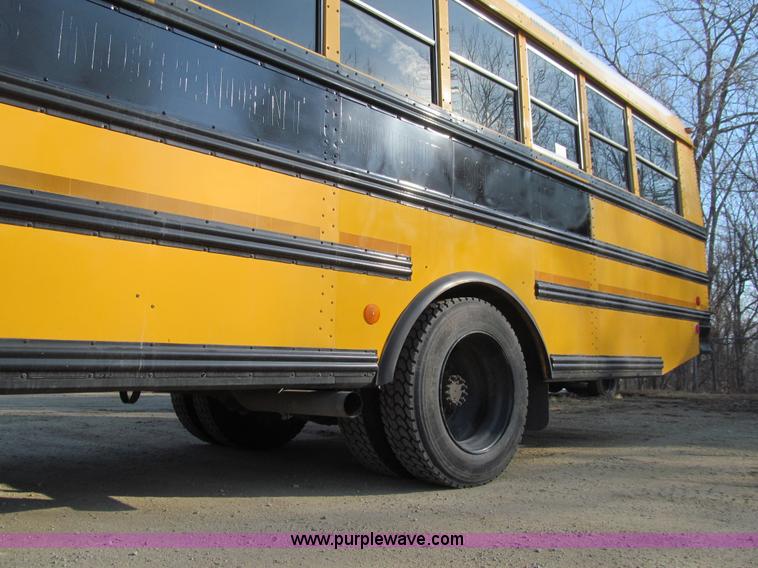 image for item J3330 2004 Thomas Saf-T-Liner MVP EF bus