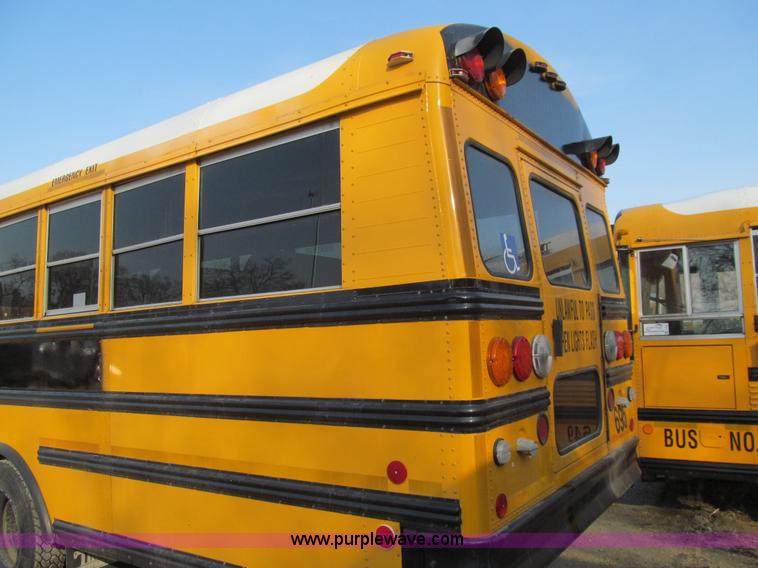 image for item J3330 2004 Thomas Saf-T-Liner MVP EF bus