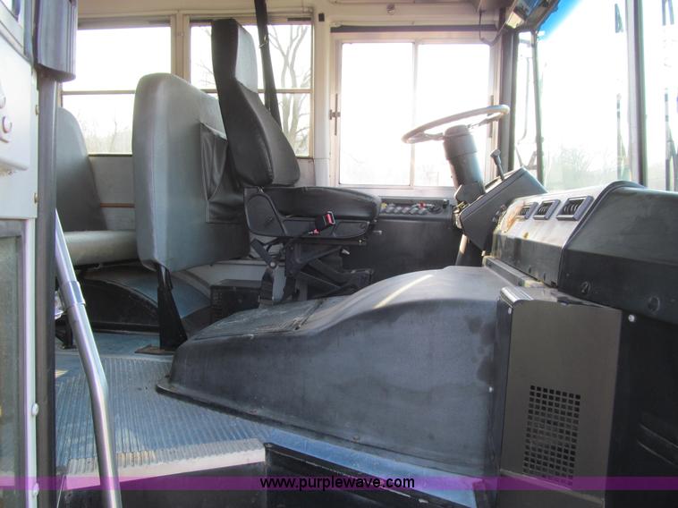 image for item J3330 2004 Thomas Saf-T-Liner MVP EF bus