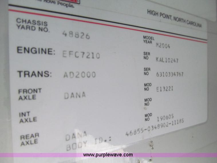 image for item J3330 2004 Thomas Saf-T-Liner MVP EF bus