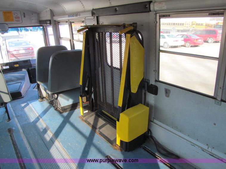 image for item J3330 2004 Thomas Saf-T-Liner MVP EF bus