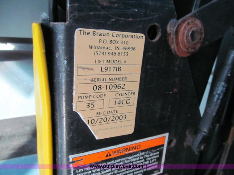 image for item J3330 2004 Thomas Saf-T-Liner MVP EF bus