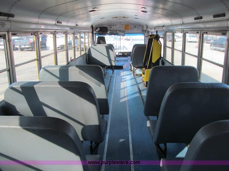 image for item J3330 2004 Thomas Saf-T-Liner MVP EF bus