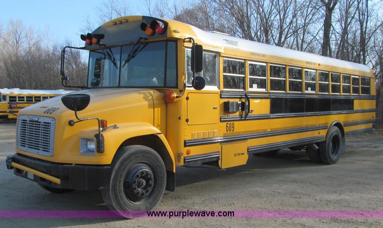 image for item J3331 2004 Freightliner FS65 school bus