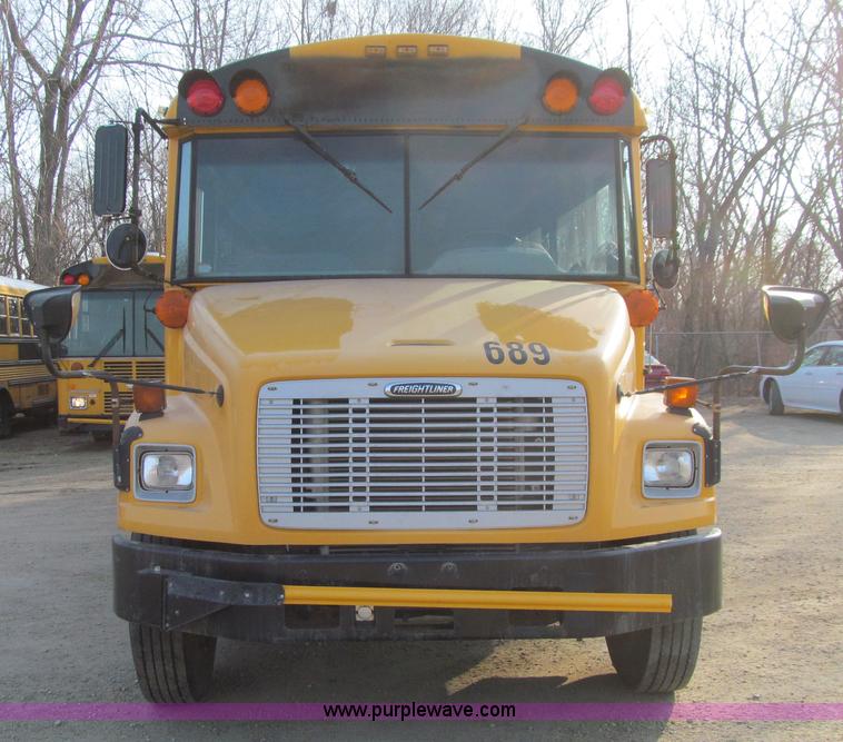 image for item J3331 2004 Freightliner FS65 school bus