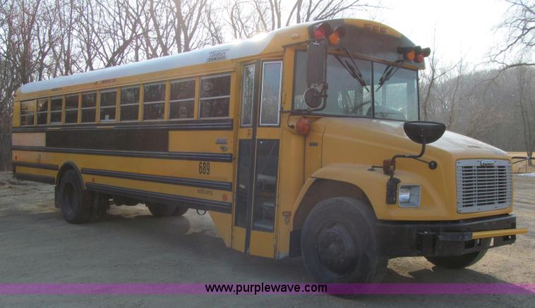 image for item J3331 2004 Freightliner FS65 school bus