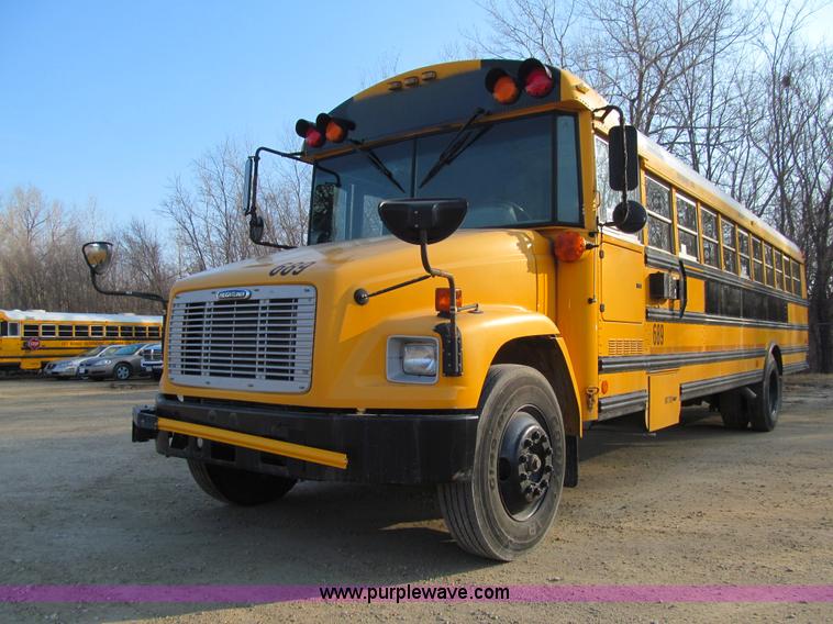 image for item J3331 2004 Freightliner FS65 school bus
