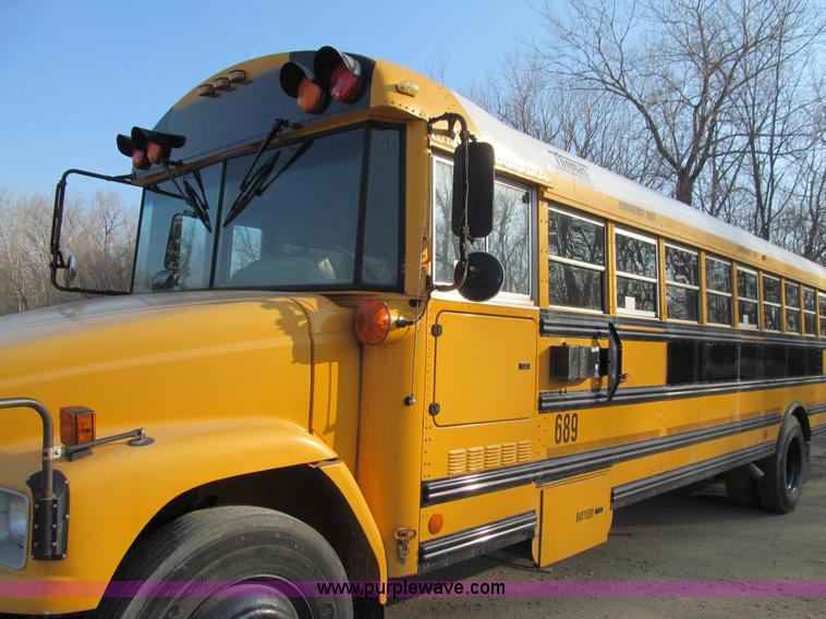 image for item J3331 2004 Freightliner FS65 school bus