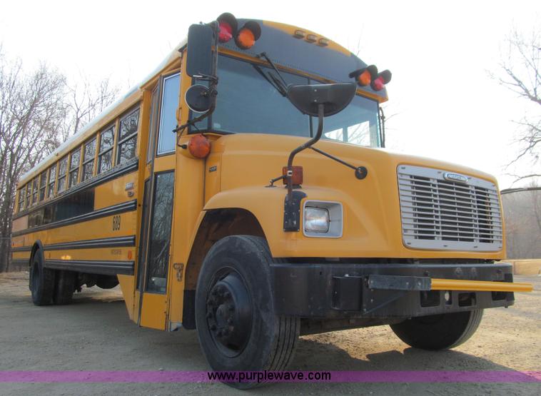 image for item J3331 2004 Freightliner FS65 school bus