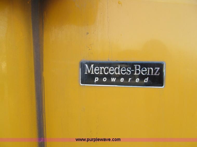 image for item J3331 2004 Freightliner FS65 school bus