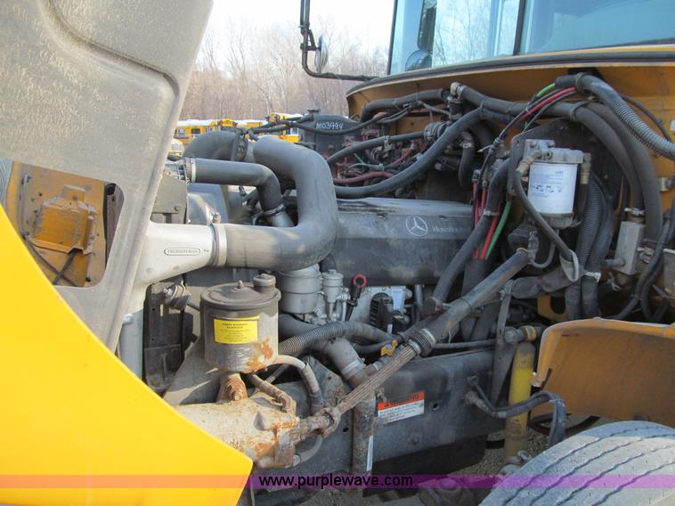 image for item J3331 2004 Freightliner FS65 school bus