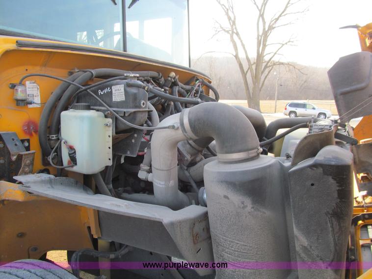 image for item J3331 2004 Freightliner FS65 school bus