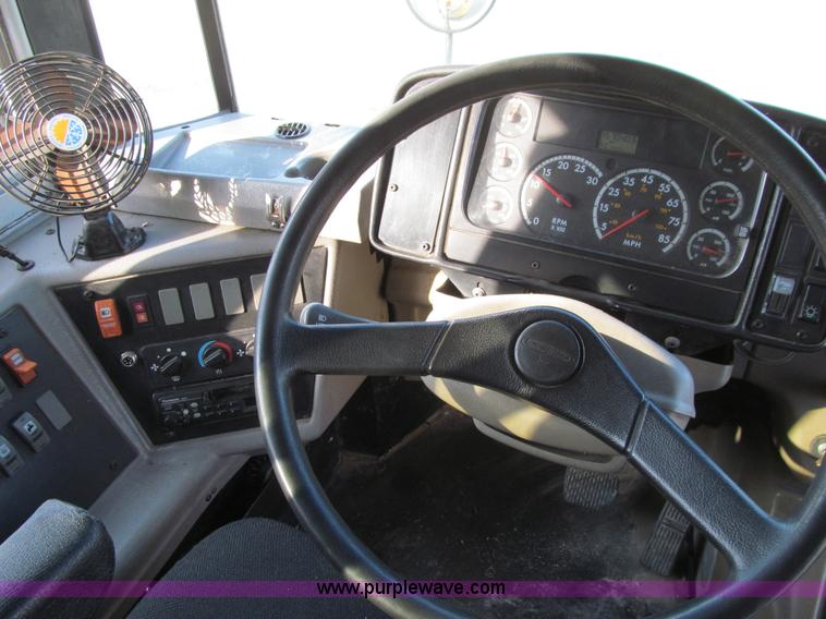 image for item J3331 2004 Freightliner FS65 school bus