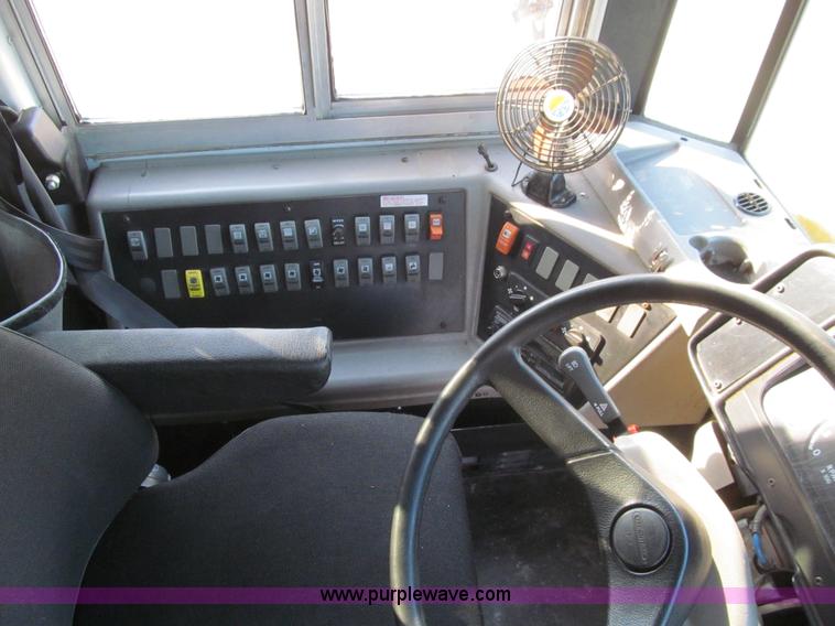 image for item J3331 2004 Freightliner FS65 school bus