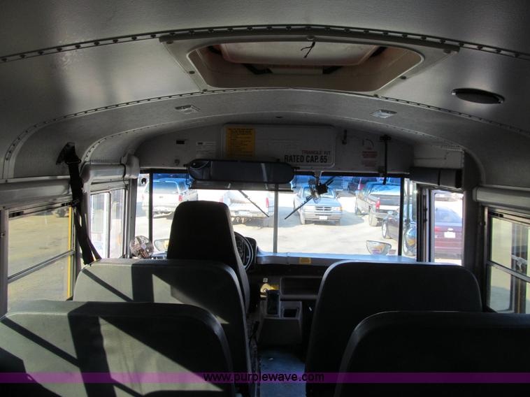 image for item J3331 2004 Freightliner FS65 school bus