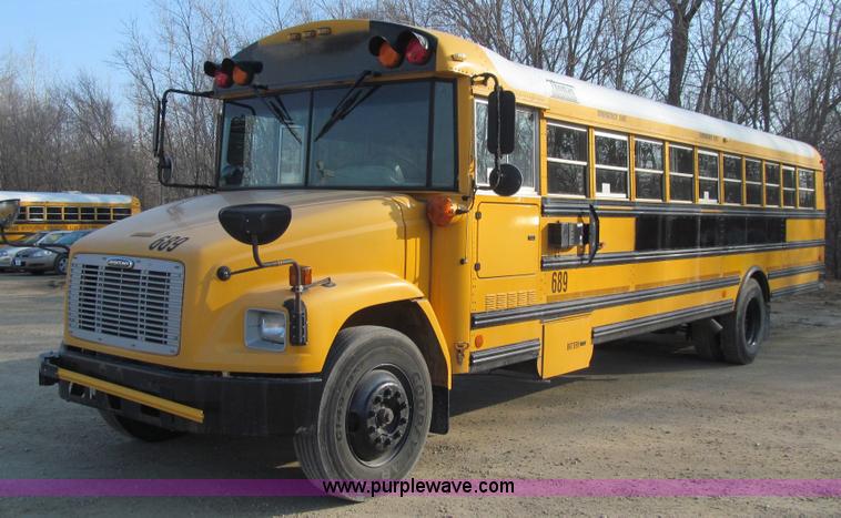 image for item J3331 2004 Freightliner FS65 school bus