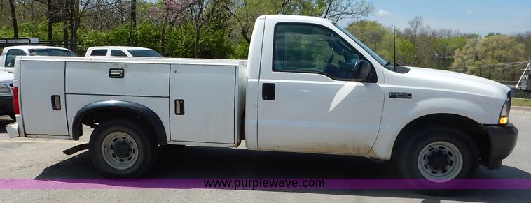 image for item J3962 2003 Ford F250 Super Duty XL utility truck