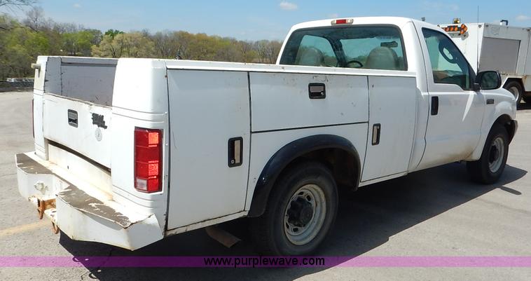 image for item J3962 2003 Ford F250 Super Duty XL utility truck