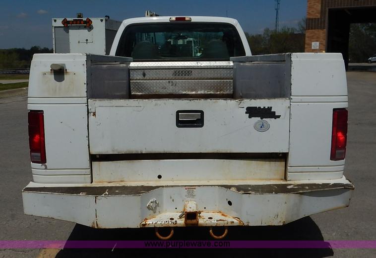 image for item J3962 2003 Ford F250 Super Duty XL utility truck