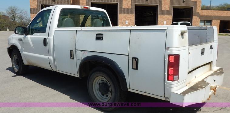image for item J3962 2003 Ford F250 Super Duty XL utility truck
